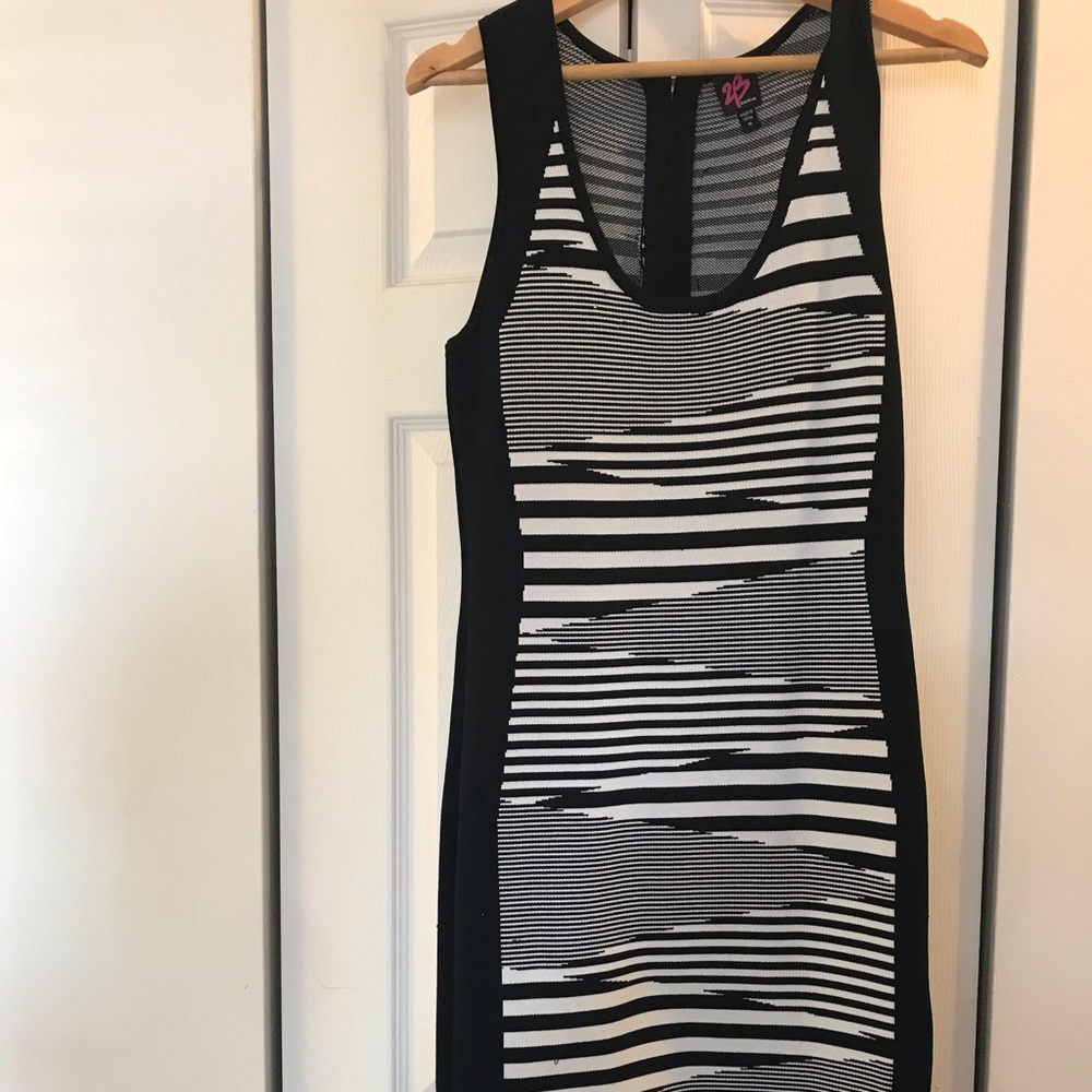 Black and white fitted casual dress
